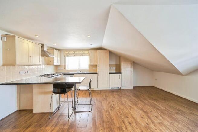 3 bed Flat for sale Image 11