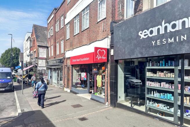 124 Central Road, Worcester Park, KT4 8HT