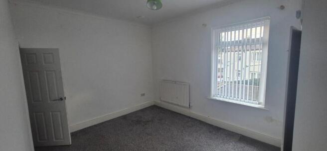 2 bed Terraced to rent Image 6