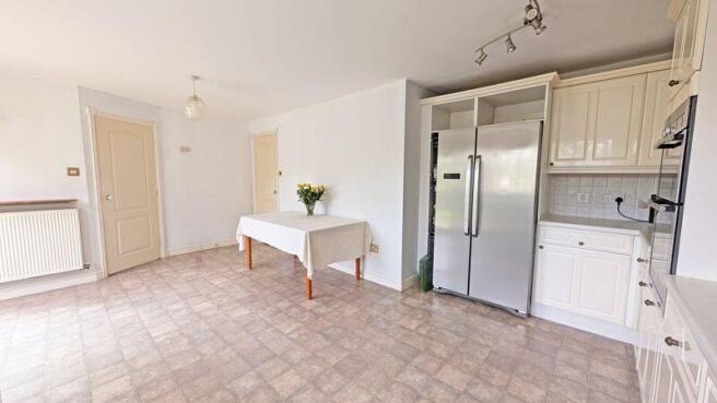 KITCHEN/BREAKFAST ROOM