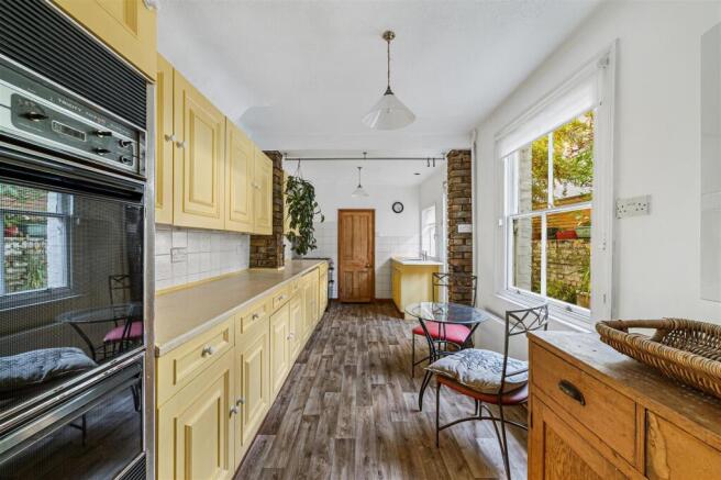 66 Shakespeare Road-7.jpg