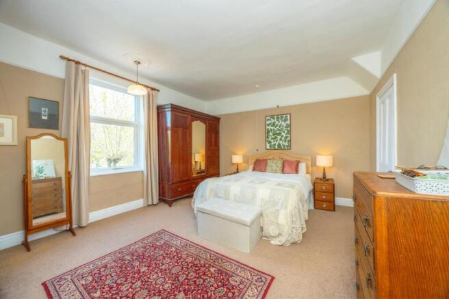 3 bed Terraced for sale Image 10