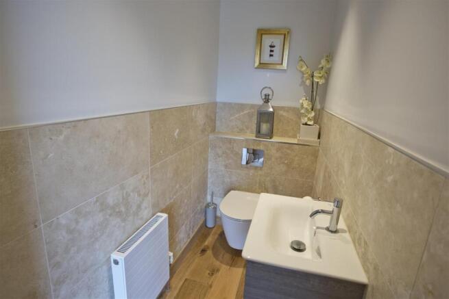 4 bed Town House to rent Image 9
