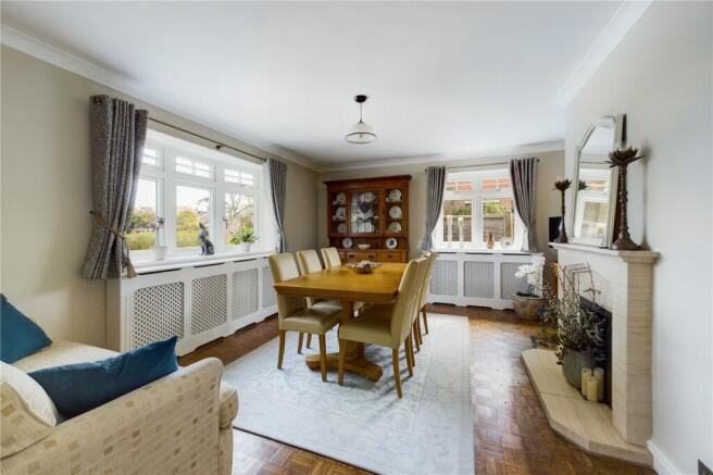 Dining Room/Bed 4