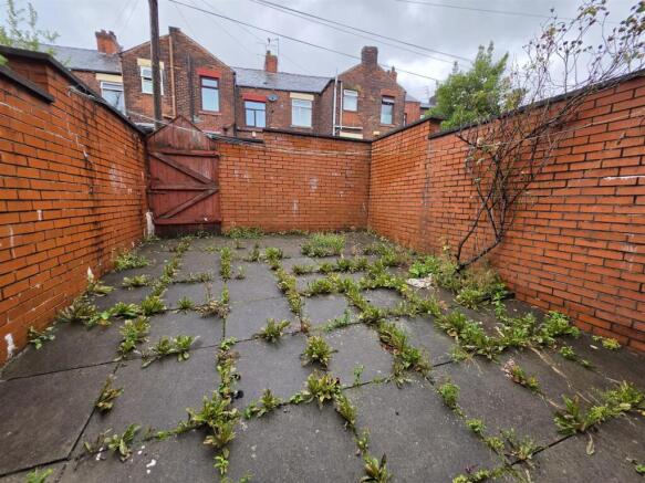 2 bed Terraced to rent Image 7