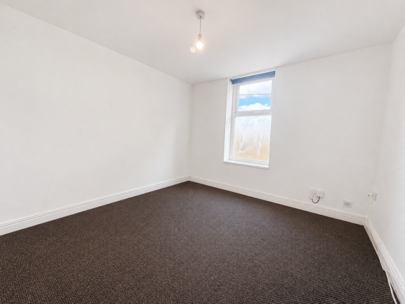2 bed Flat to rent Image 5
