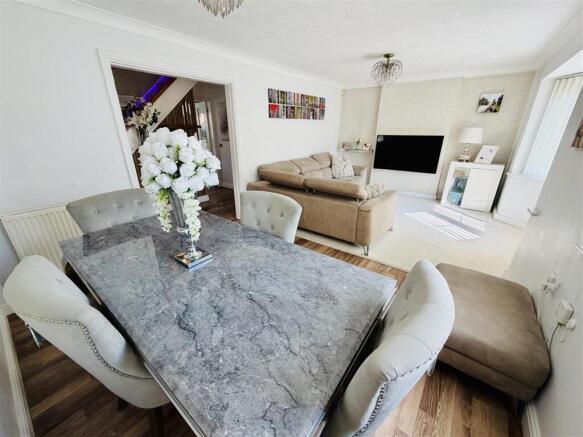 4 bed Detached for sale Image 6