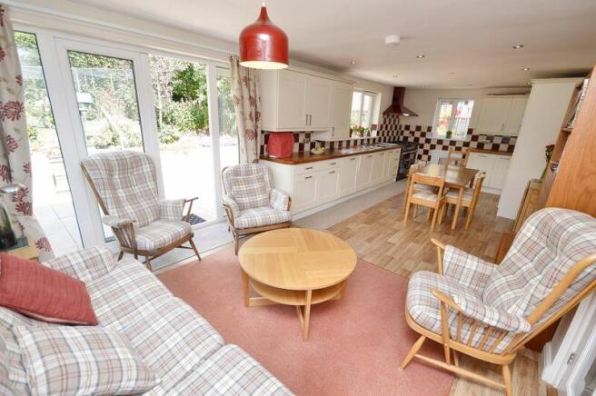 Open plan kitchen/dining/living