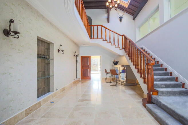 9 bed Detached for sale Image 6