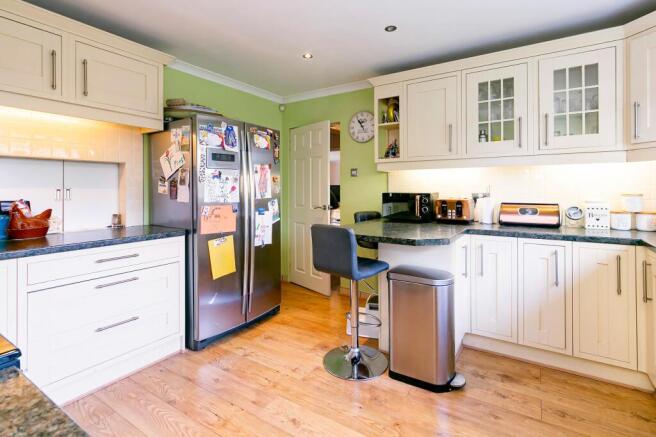 4 bed Detached for sale Image 4