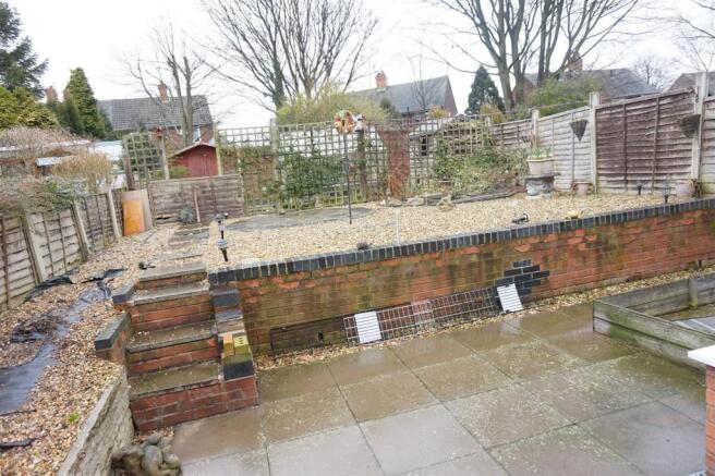 LANDSCAPED REAR GARD