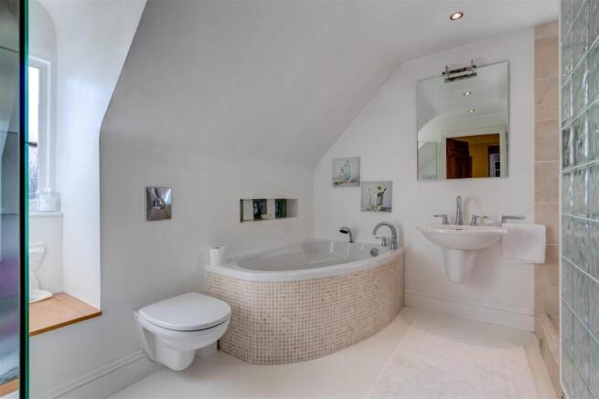 Bathroom.jpg