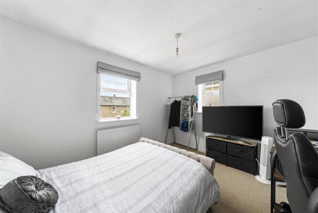 2 bed Apartment for sale Image 12