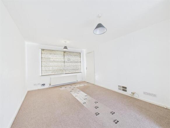 CAM02739G0-PR0199-STILL009.jpg