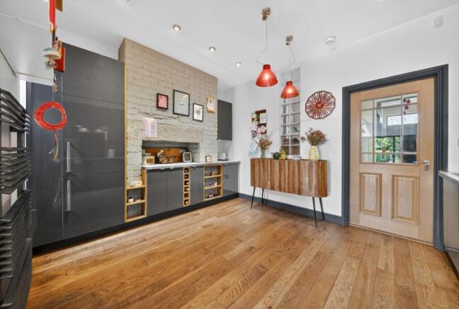 4 bed Semi-Detached for sale Image 5