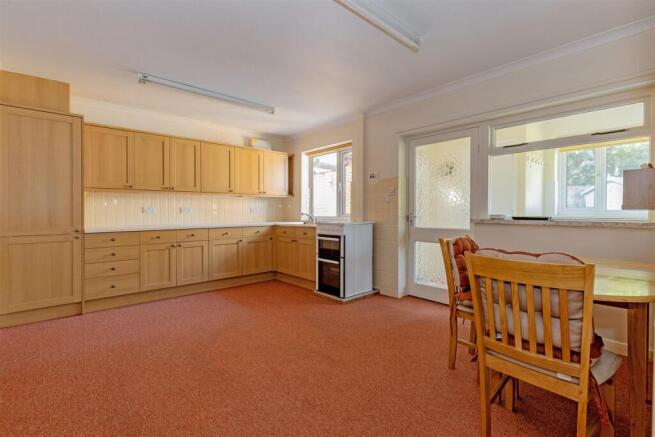 Vincent Crescent, Brampton, Chesterfield photo 4