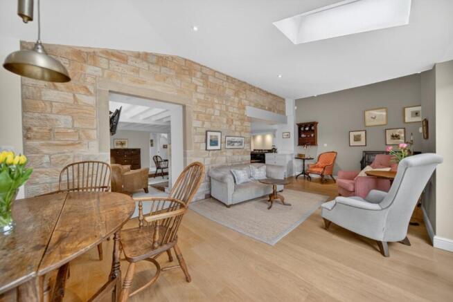 4 bed Semi-Detached for sale Image 9