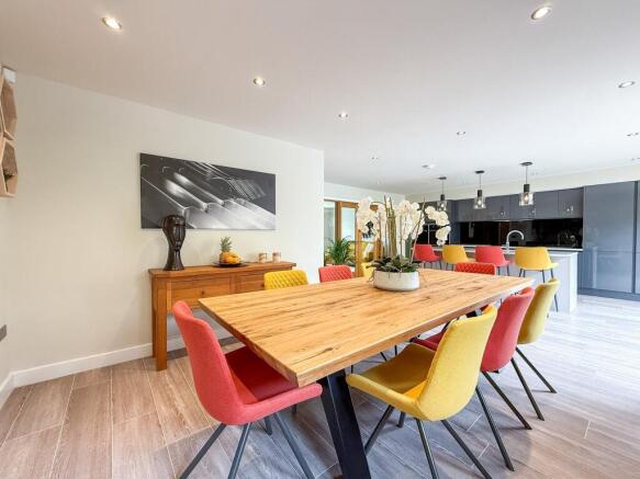 4 bed Detached for sale Image 11