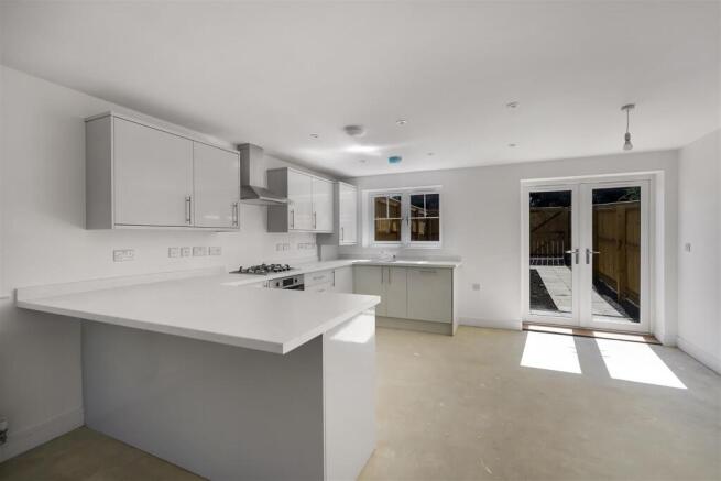 3 bed Semi-Detached for sale Image 6
