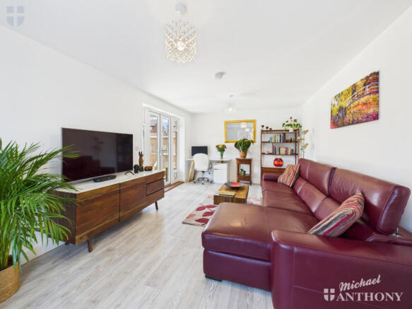 CAM03852G0-PR0412-STILL009