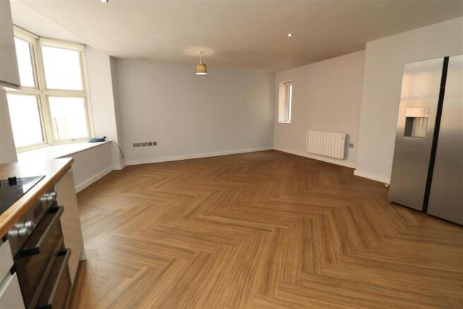 2 bed Apartment for sale Image 4