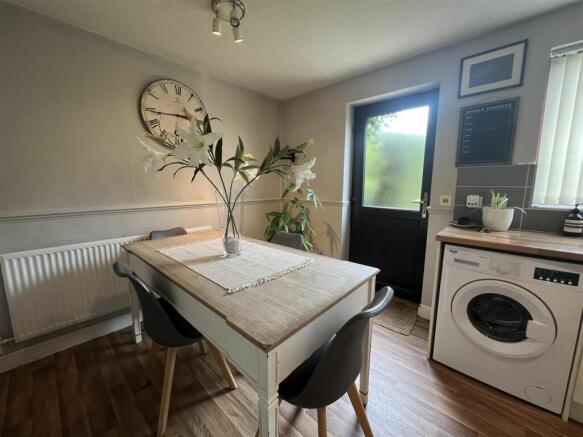 OPEN-PLAN DINING KITCHEN