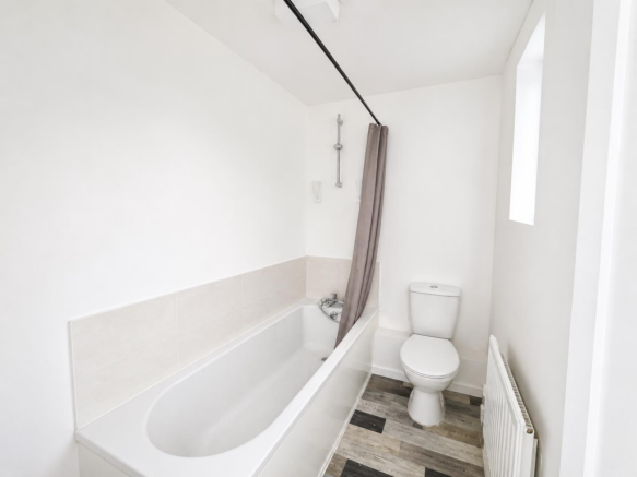 2 bed Apartment to rent Image 4