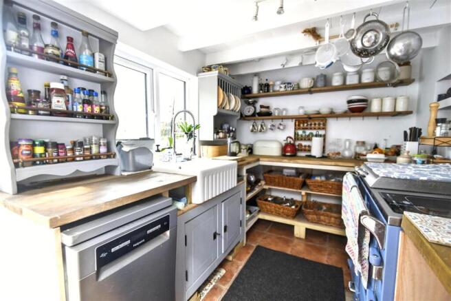 KITCHEN/BREAKFAST