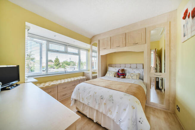 Lansbury Drive, Hayes photo 4