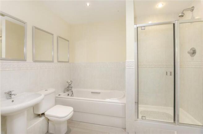4 bed Terraced to rent Image 5