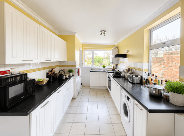 4 Bedroom semi-detached house - HMO