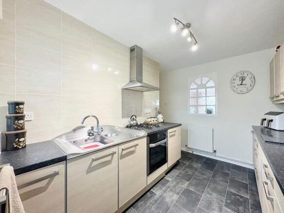 3 bed Semi-Detached Bungalow for sale Image 8
