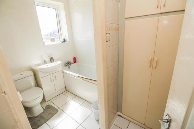 3 bed Semi-Detached for sale Image 6