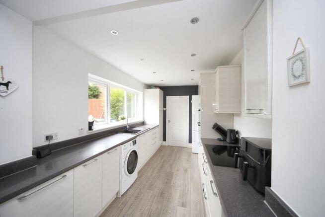 4 bed Semi-Detached for sale Image 7
