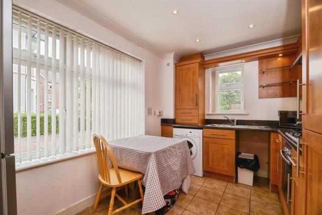2 bed Ground Flat for sale Image 6