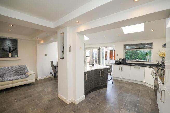 3 bed Semi-Detached for sale Image 9