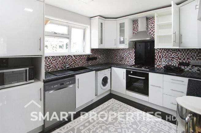 4 bed Terraced to rent Image 4