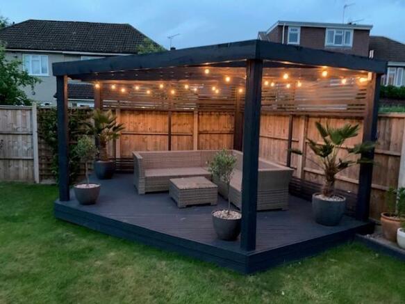 Decking pic 2.jpg