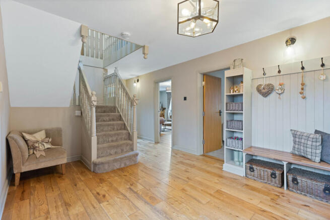 5 bed Detached for sale Image 9