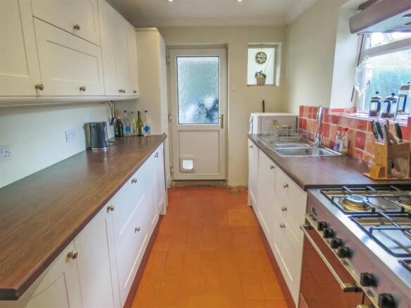 Kitchen 1.JPG