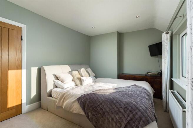 4 bed Semi-Detached for sale Image 6