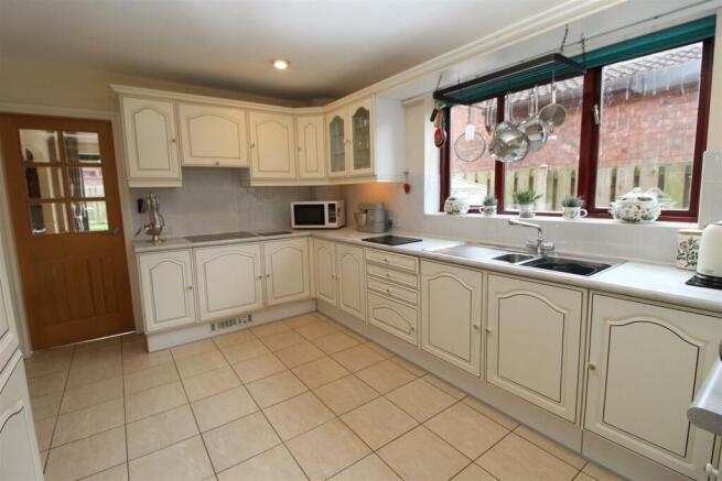 BREAKFAST KITCHEN