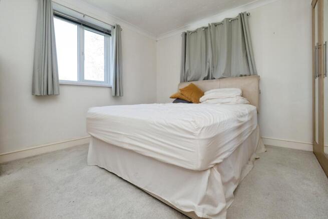3 bed Flat for sale Image 7
