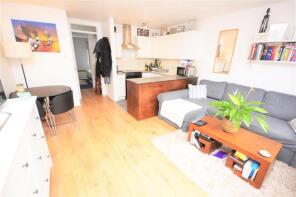 38, Reynolds Close, Colliers Wood, London SW19 2QJ