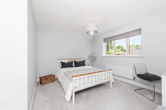 4 bed Detached for sale Image 8