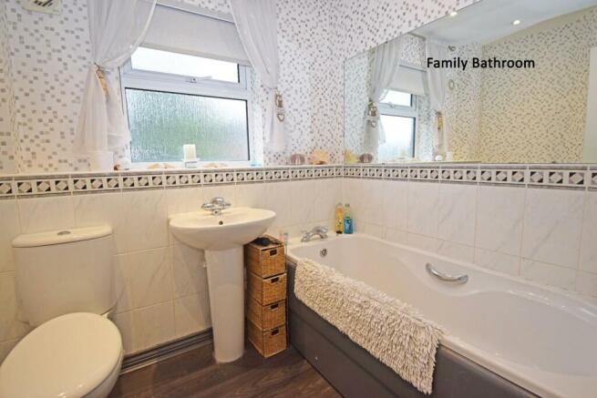 3 Impney Way, bathroom.jpg