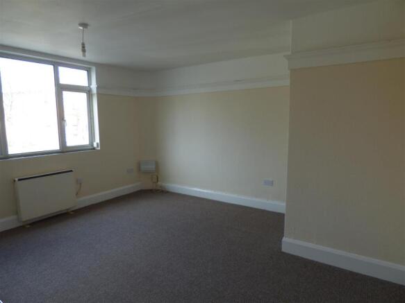 Flat 2 55 Derby Road Living Area.JPG