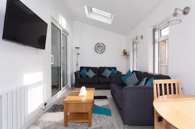 GARDEN ROOM 