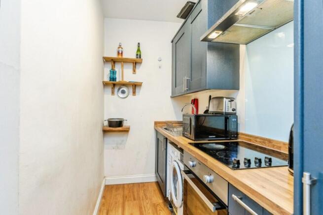 First Floor Flat, 21 Friezewood Road, Bristol, Avon, BS3 2AD photo 4