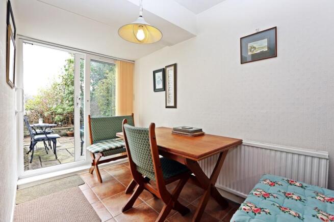 Dining area with sli